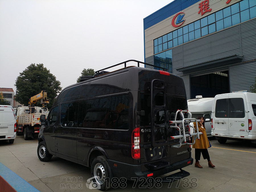 東風(fēng)御風(fēng)長軸高頂B型房車自動擋外觀三